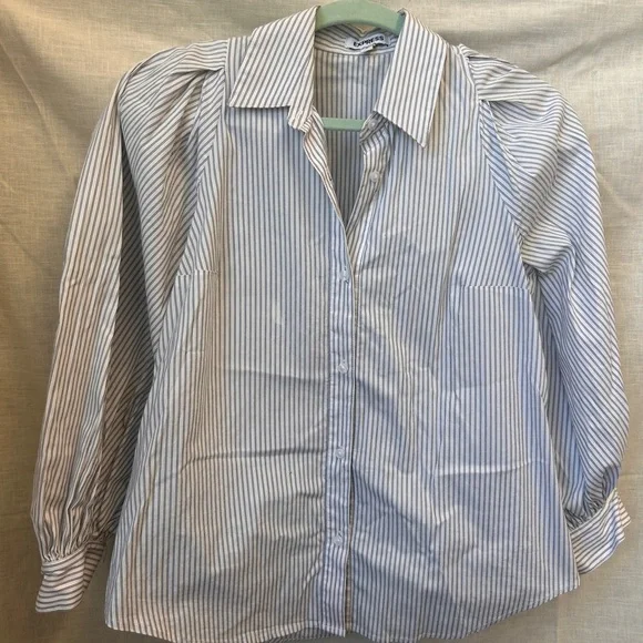 Button down - Picture 1 of 1